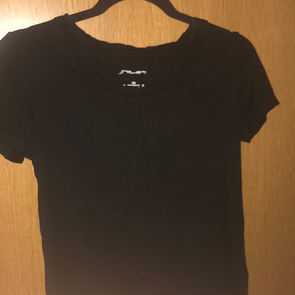 Black scoop neck tee